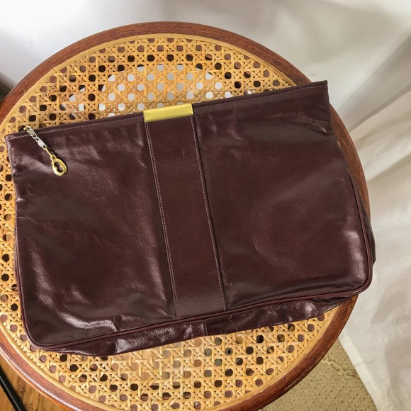 Vintage Handbags - 70s Vintage Maroon leather clutch gold hardware